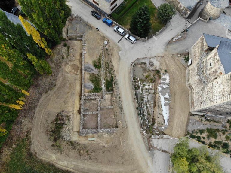 foto aèria del fòrum romà de Llívia