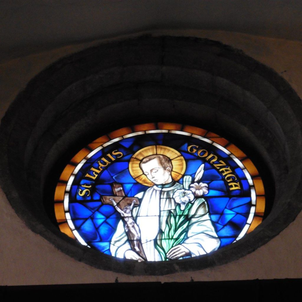 Rosassa gòtica de la façana de l'església de Santa Maria dels Àngels de Llívia.